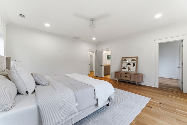 Building Photo - 205 Whitefoord Ave NE