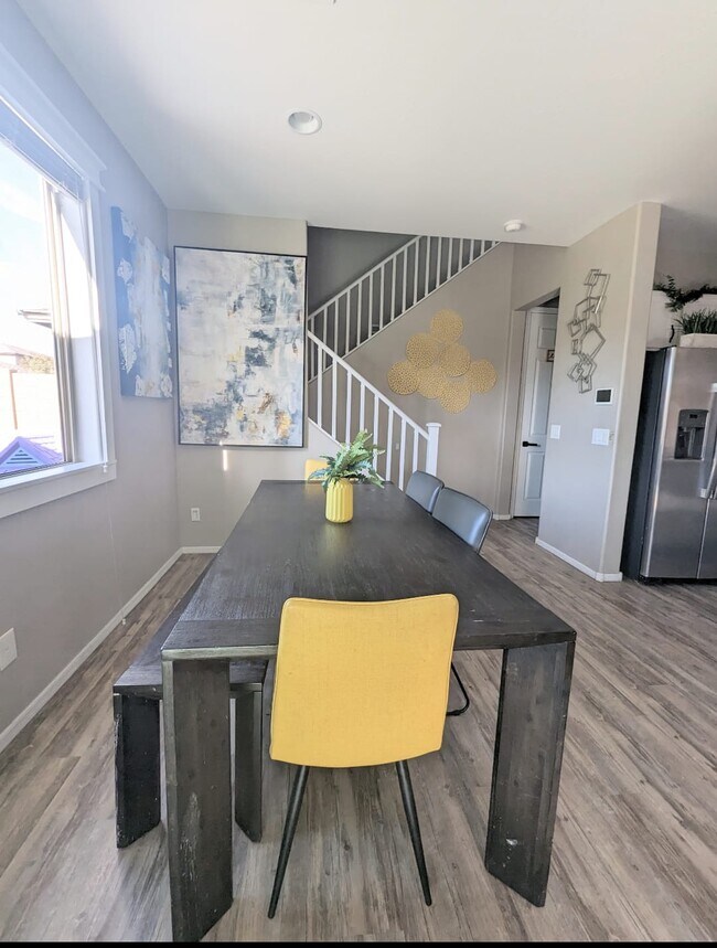 Den - 4391 W Federal Way