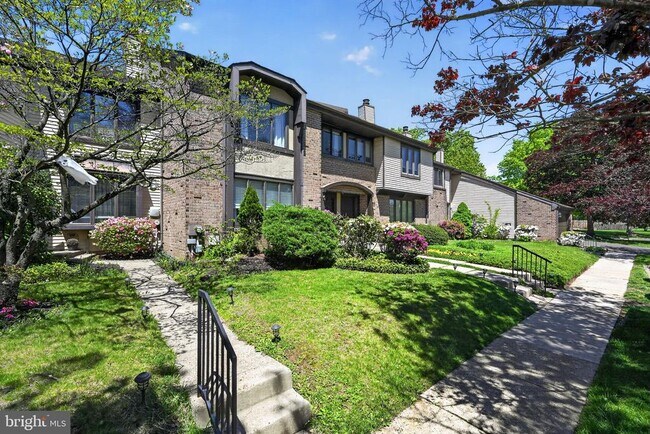 Building Photo - 8 Independence Pl