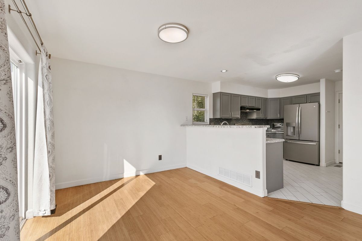 Building Photo - 8330 Dassel Dr