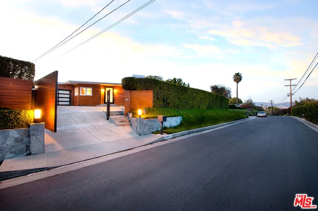 Building Photo - 3921 Cody Rd