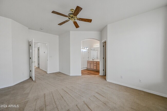 Building Photo - 2031 W Tracy Ln