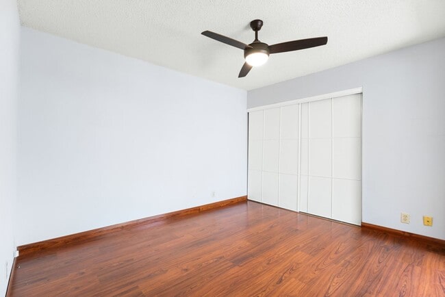 Building Photo - 9929 Village Briar