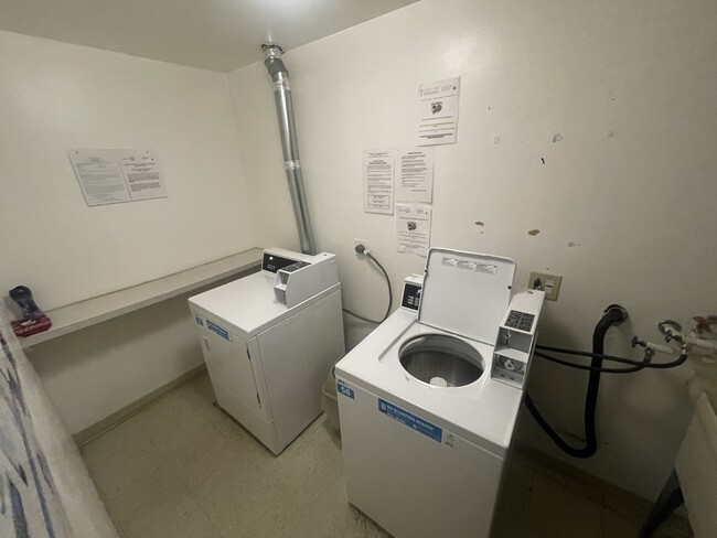 Building Photo - 2333 N Neva Ave