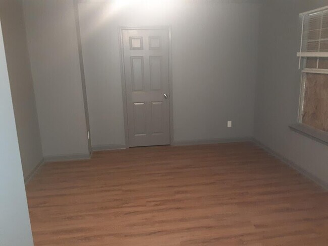 Building Photo - 3006 Calvert Ave