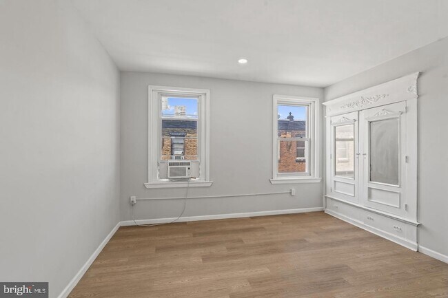 Building Photo - 2423 N Myrtlewood St