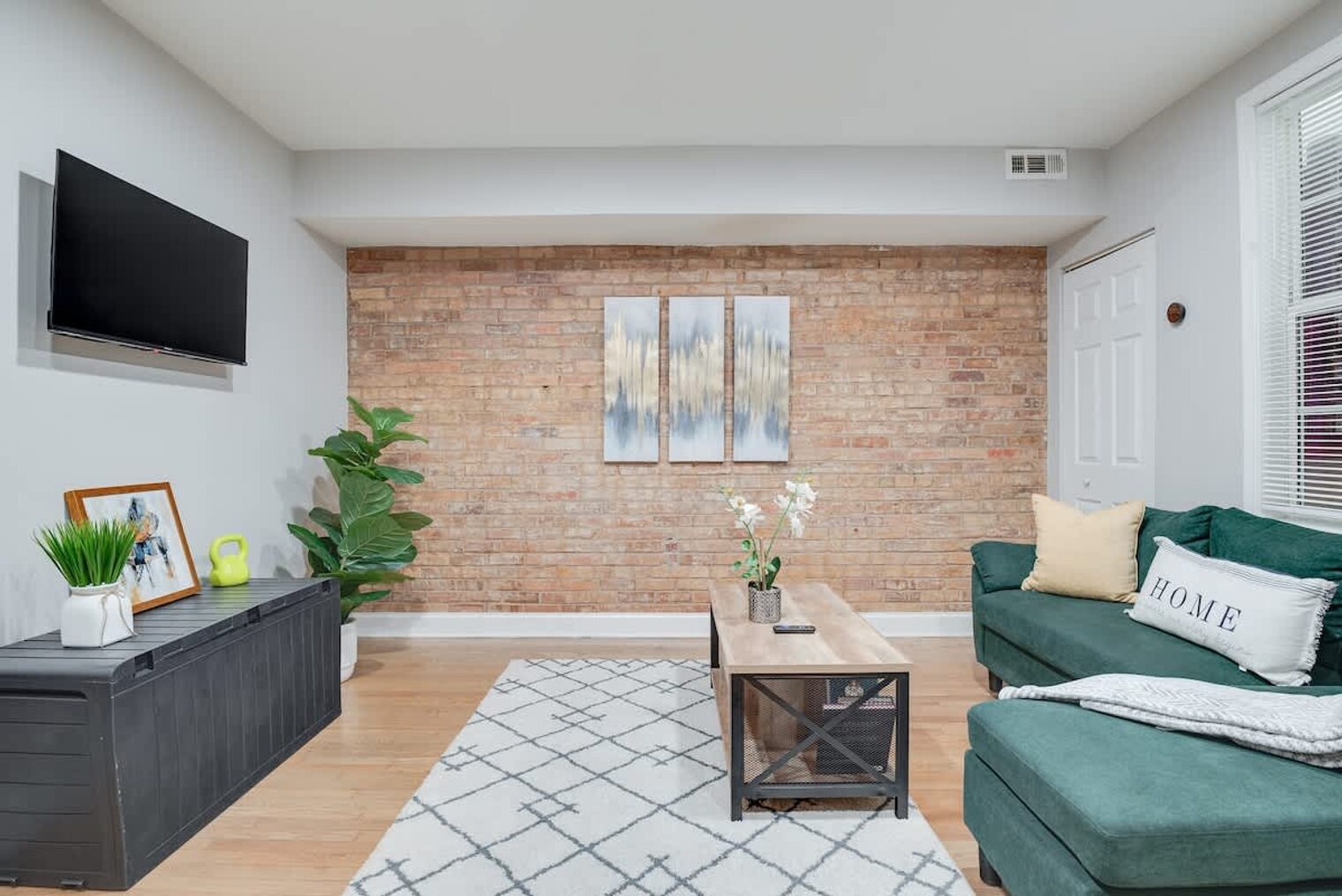 Building Photo - 1255 Raum St NE