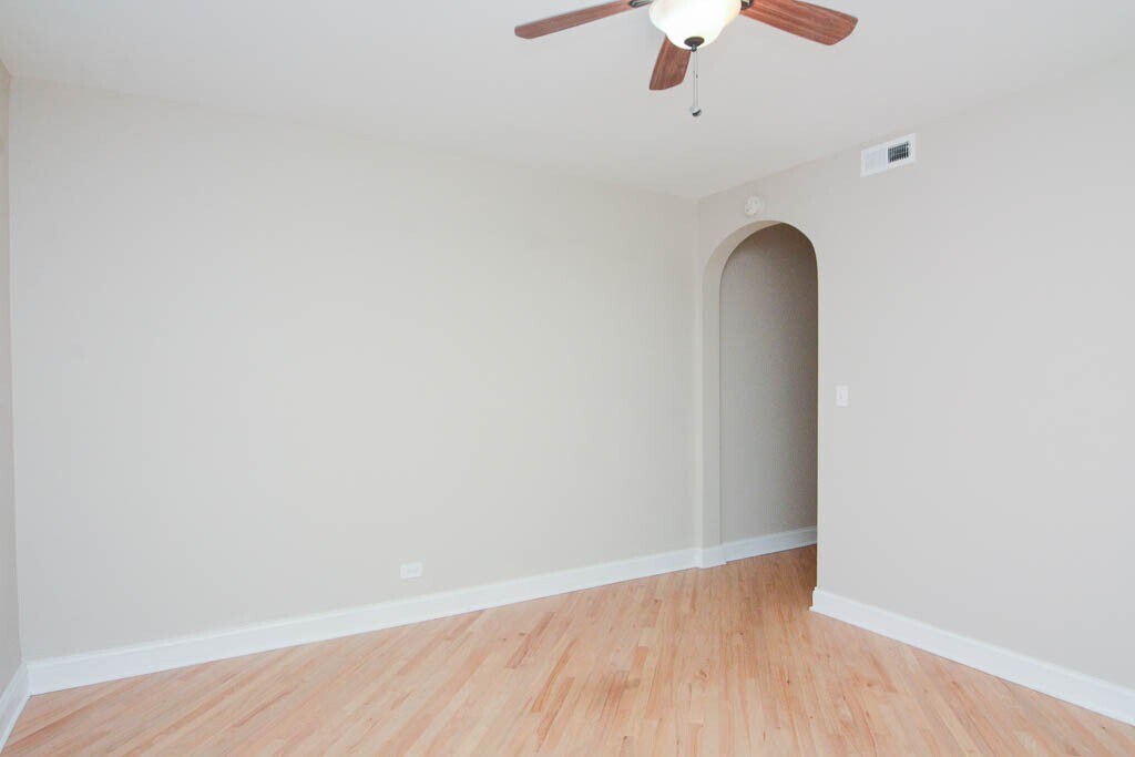 Building Photo - 890 Green Bay Rd