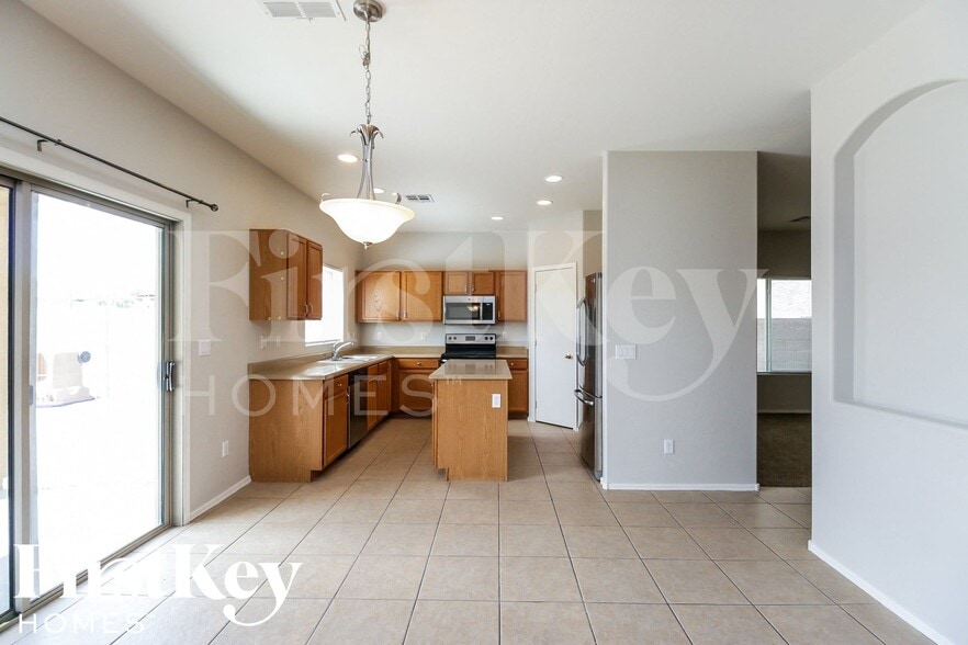 Building Photo - 2913 W Gold Dust Ave