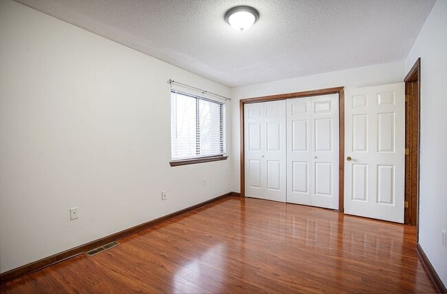 Building Photo - 155 Wynwood Dr