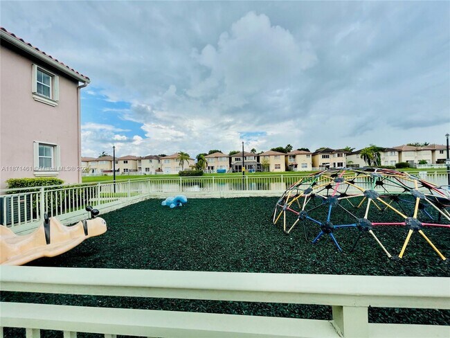 Building Photo - 6560 NW 114th Ave