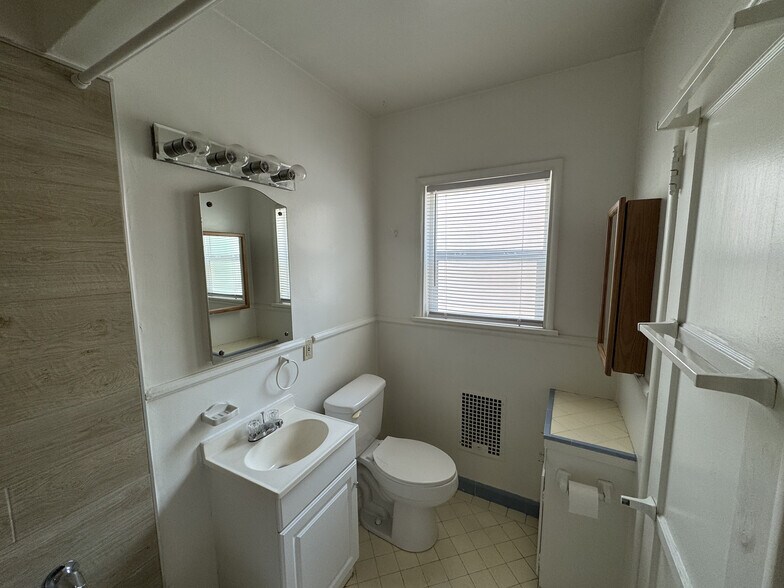 Building Photo - 11653 Magnolia Blvd