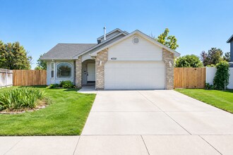 Building Photo - 3 Bed / 2 Bath Home on Quiet Cul-de-Sac