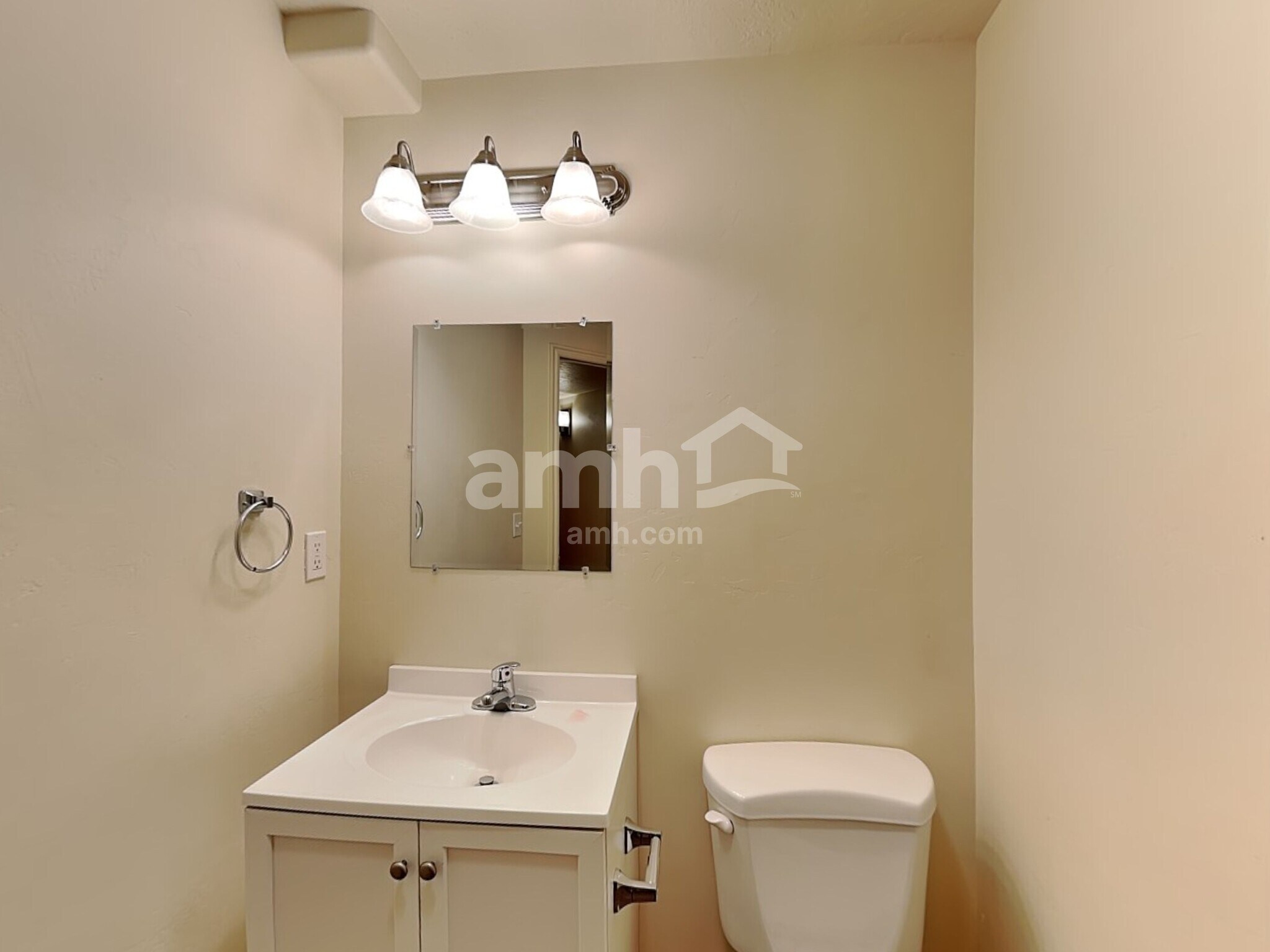 Building Photo - 4792 Addison Ave