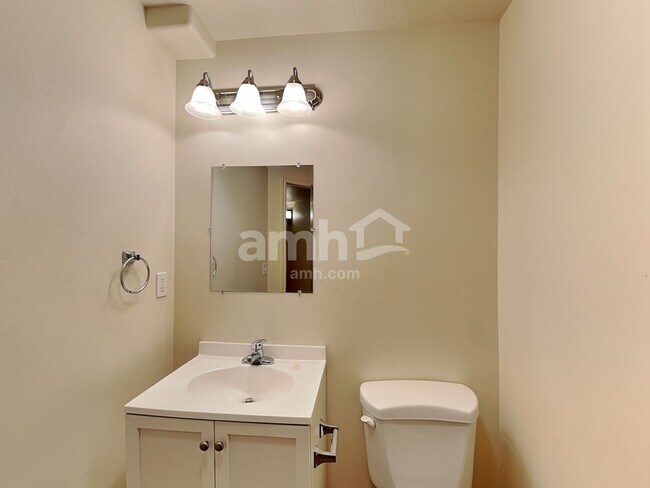 Building Photo - 4792 Addison Ave