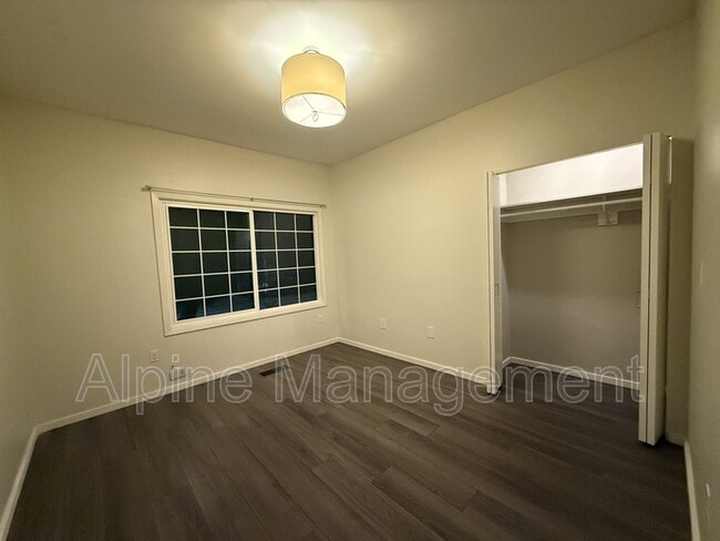 Building Photo - 562 29th St