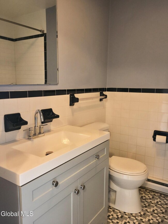 Building Photo - 38 Maxwell Dr