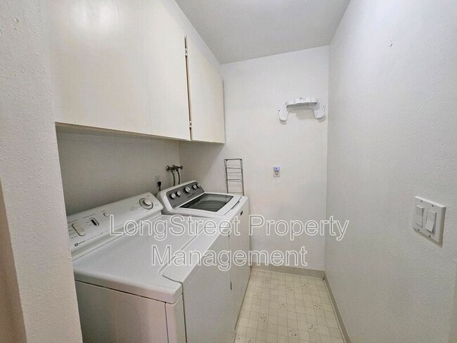 Building Photo - 5510 NW Innisbrook Pl