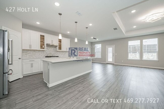 Building Photo - 427 Holt Ln