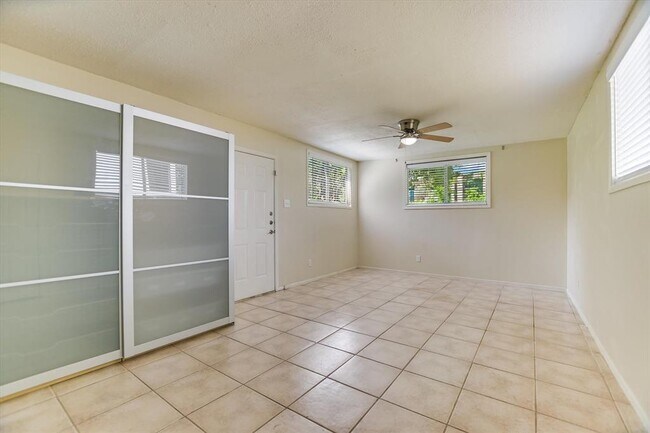 Building Photo - 208 Braeswood Rd