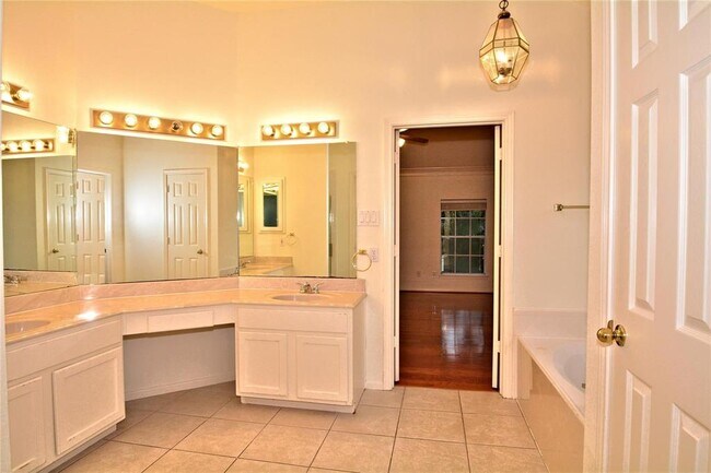 Building Photo - 17315 Marigold Dr