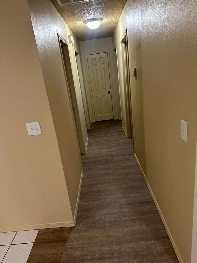 Building Photo - 142-144 Northaven