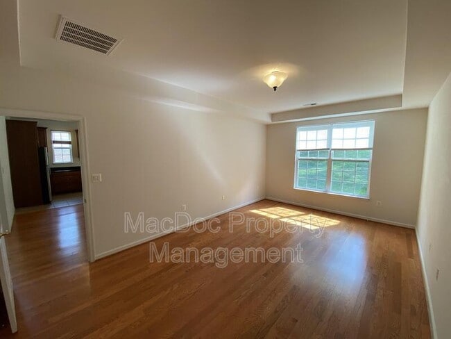 Building Photo - 1012 Maureen Dr