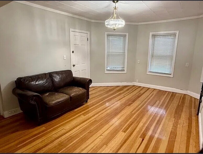 Building Photo - 609 King Philip St