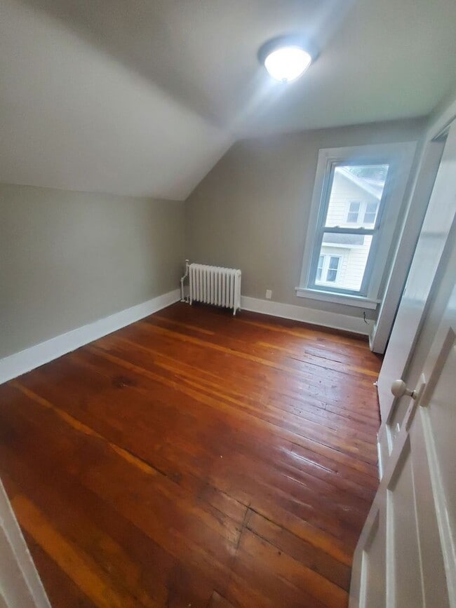 Building Photo - 3 Bedroom Duplex