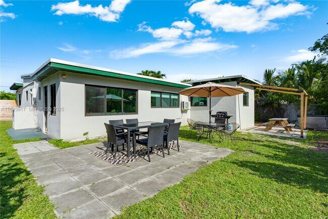 Building Photo - 11534 NE 13th Ave