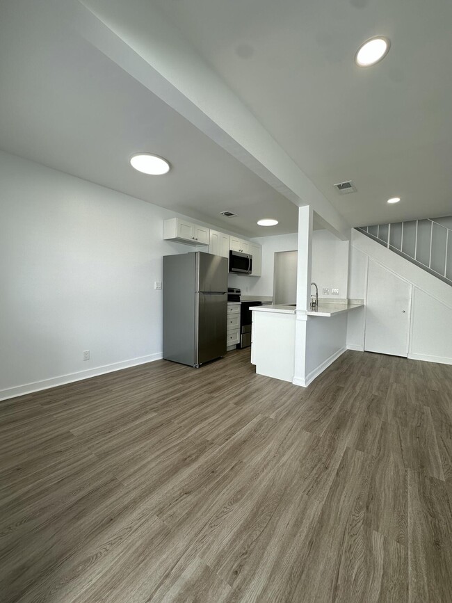 Building Photo - 103 E Tiffany Dr