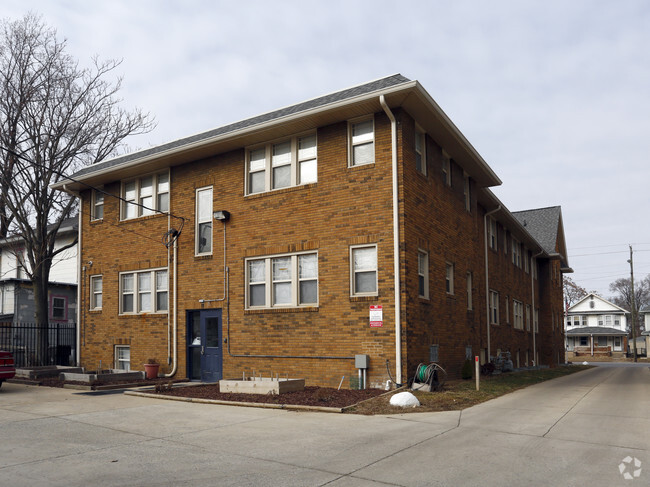 Building Photo - Linwood Manor