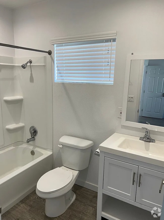 Building Photo - 4 Bedroom, 4 Bathroom Home – Ideal for Stu...