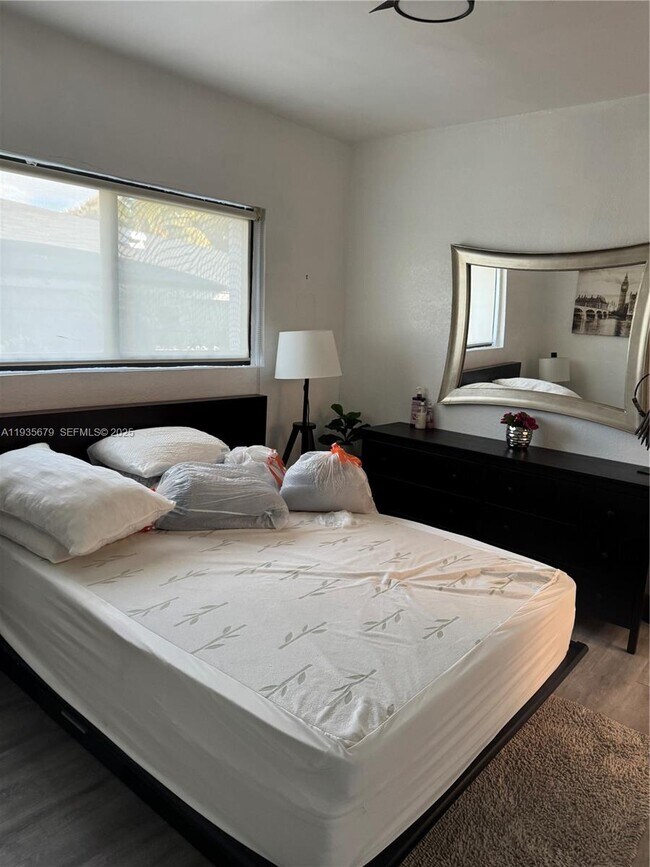 Building Photo - 168 NW 53rd St