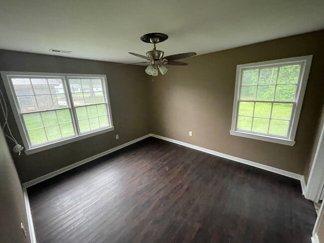 Building Photo - 8842 Deerwood Dr