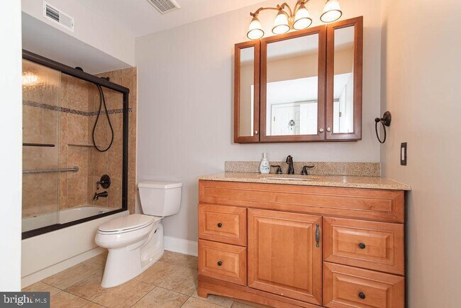 Building Photo - 239 Oakridge Dr