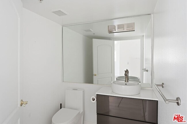 Building Photo - 2311 Schader Dr