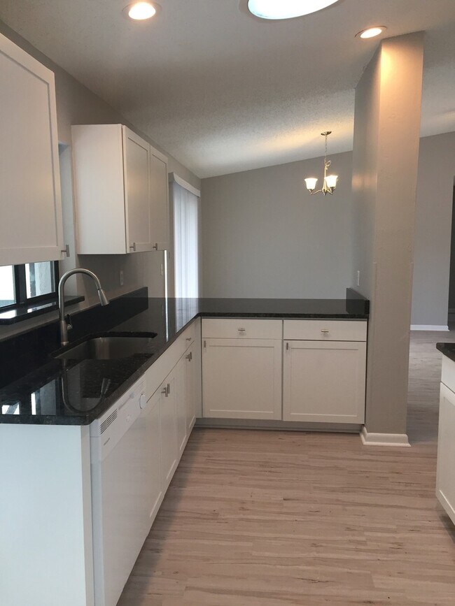 Building Photo - Indian Trails 3 Bedroom 2 Bath!