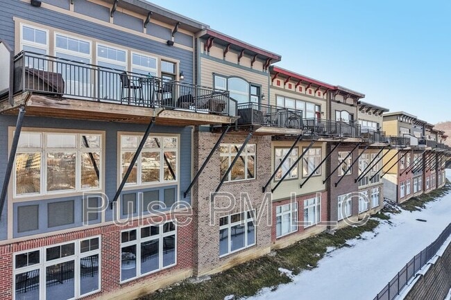 Building Photo - 1226 Grays Peak