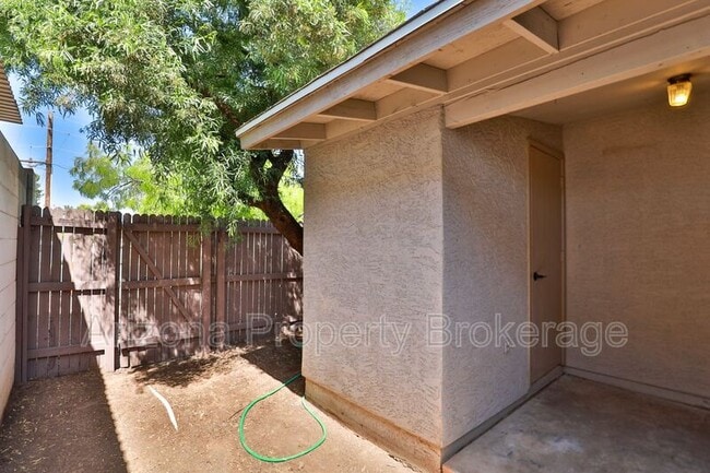 Building Photo - 1625 N Date