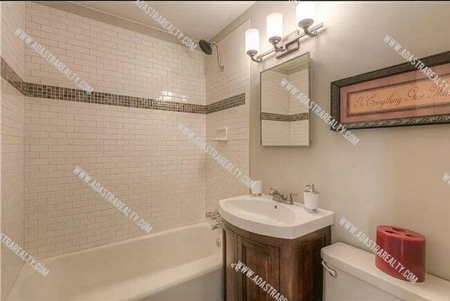Building Photo - Beautiful Roeland Park Ranch-Available NOW!!
