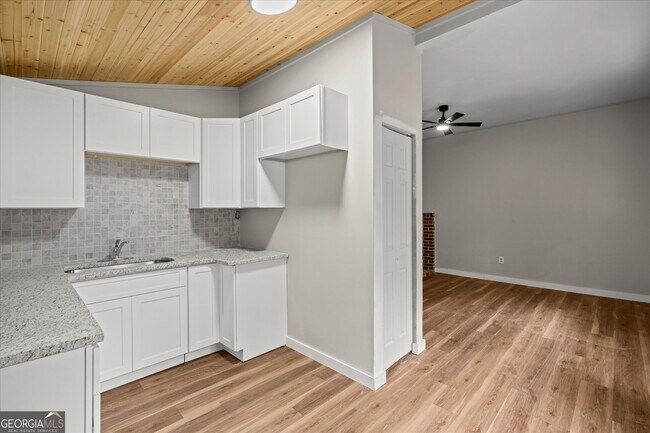 Building Photo - 3102 McKenzie Rd