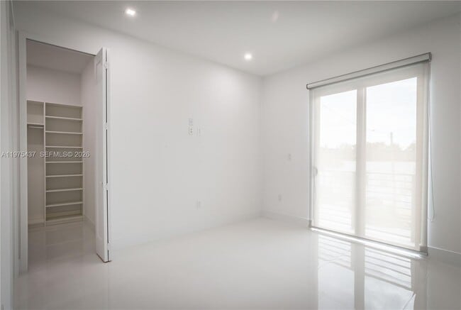 Building Photo - 3107 SW 26th St