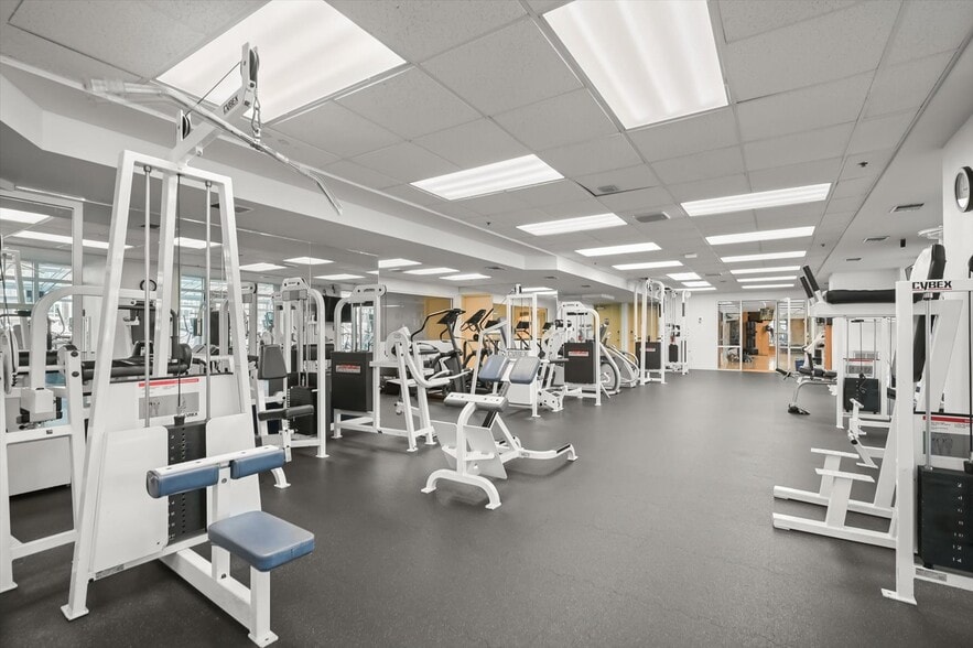 Building Photo - 100 Harborview Dr