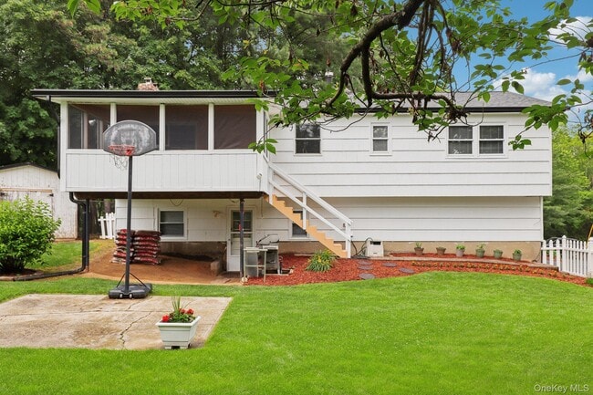 Building Photo - 118 Standish Dr