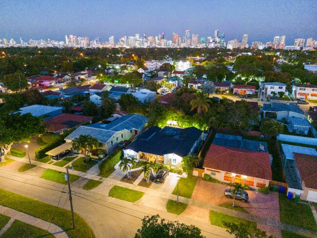 Building Photo - 1941 SW 18th Ave