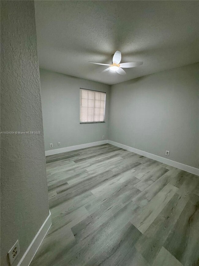 Building Photo - 3912 Tree Top Dr