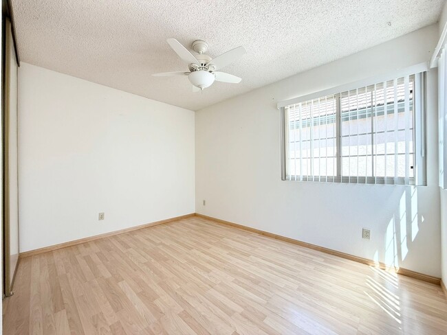 Building Photo - Single Story Townhome in Escondido!