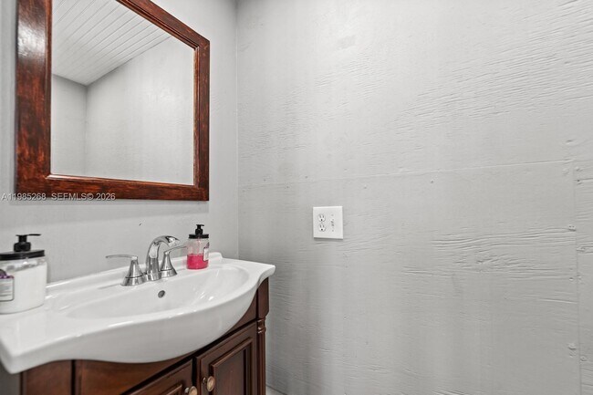 Building Photo - 3605 SW 122nd Pl