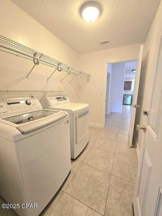 Building Photo - 19 Flamenco St